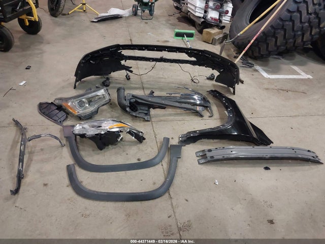1GKKNSLS5JZ236230 GMC Acadia Sle-2