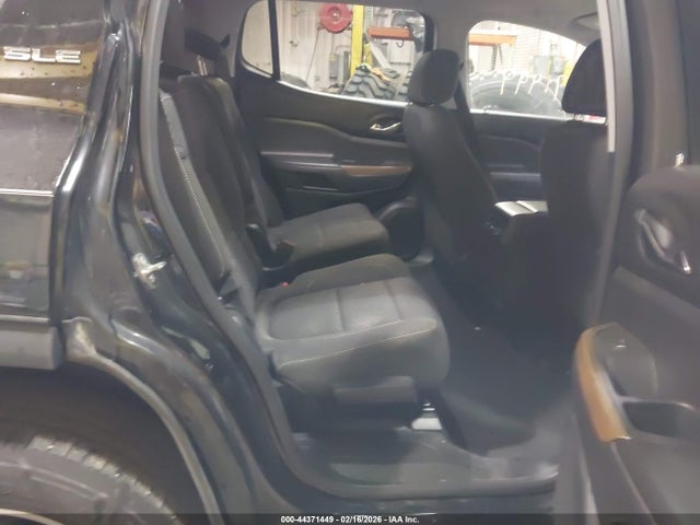 1GKKNSLS5JZ236230 GMC Acadia Sle-2