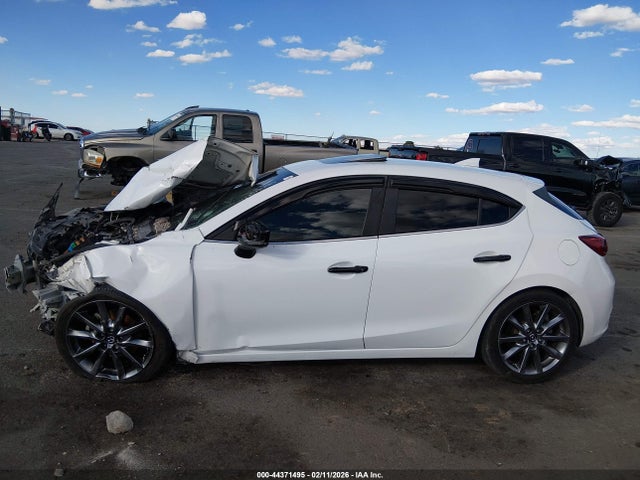 Продаж на аукціоні авто 2018 Mazda Mazda3 Touring, vin: 3MZBN1L31JM178100, номер лоту: 44371495