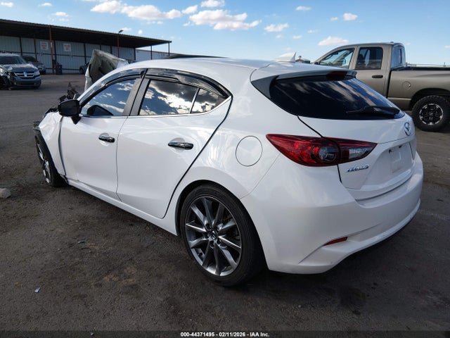 2018 MAZDA MAZDA3 3MZBN1L31JM178100 Photo 2
