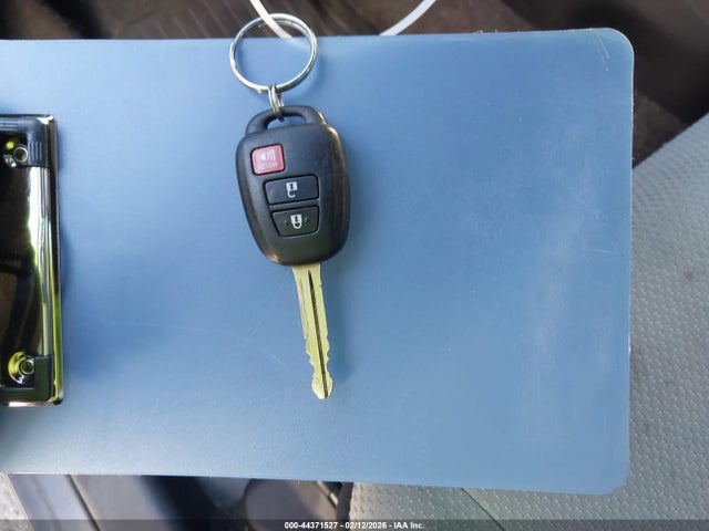 JTDKDTB37F1095035 Toyota Prius C One