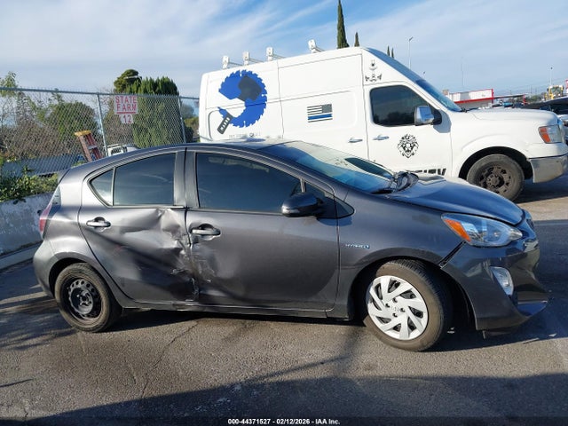 JTDKDTB37F1095035 Toyota Prius C One