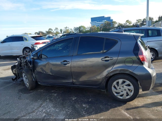 JTDKDTB37F1095035 Toyota Prius C One