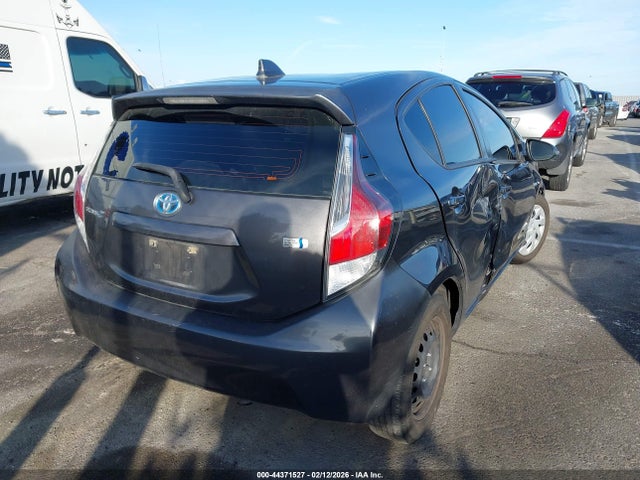 JTDKDTB37F1095035 Toyota Prius C One