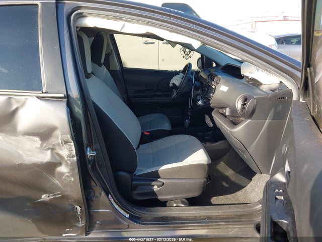 JTDKDTB37F1095035 Toyota Prius C One