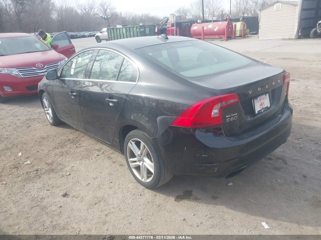 2015 VOLVO S60 YV140MFB7F1313710 Photo 2
