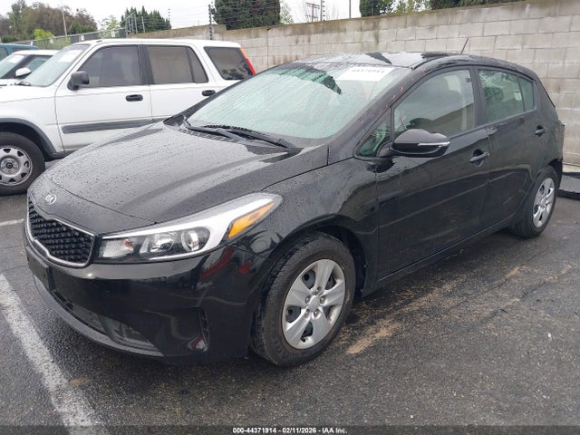 KIA FORTE LX 2017 KNAFK5A87H5680402 Image 2