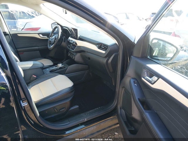 44371970 :رقم المزاد ، 1FMCU9J97NUA03685 vin ، 2022 Ford Escape Titanium مزاد بيع
