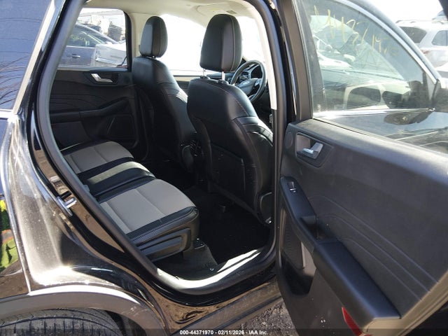 44371970 :رقم المزاد ، 1FMCU9J97NUA03685 vin ، 2022 Ford Escape Titanium مزاد بيع