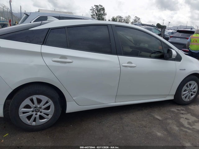 Toyota Prius Two 2016 JTDKBRFU1G3508519 Image 13