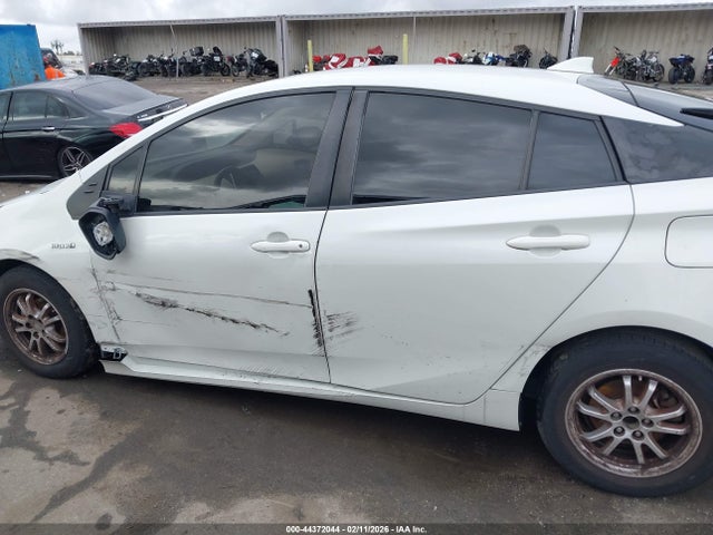 Toyota Prius Two 2016 JTDKBRFU1G3508519 Image 14