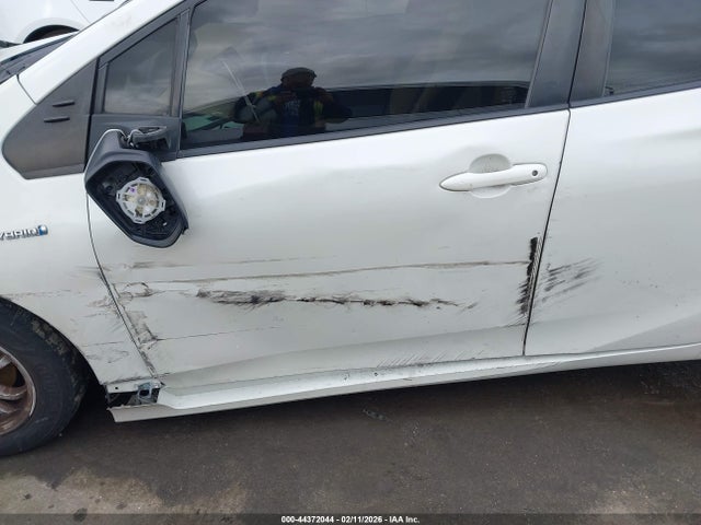 Toyota Prius Two 2016 JTDKBRFU1G3508519 Image 17