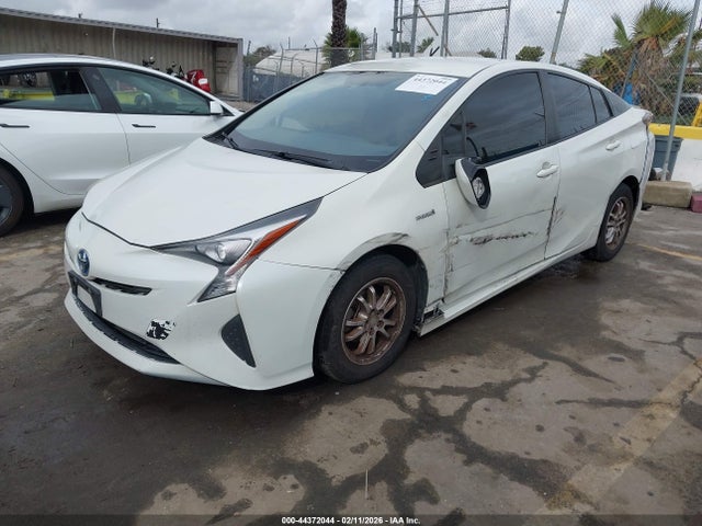 Toyota Prius Two 2016 JTDKBRFU1G3508519 Image 2