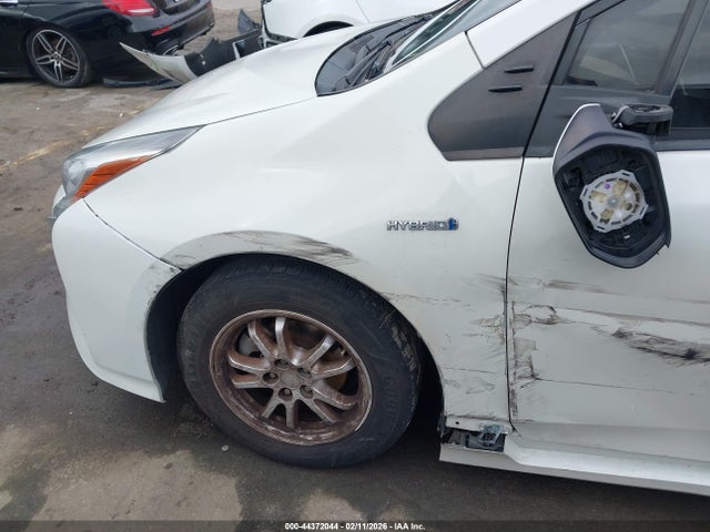 Toyota Prius Two 2016 JTDKBRFU1G3508519 Image 6