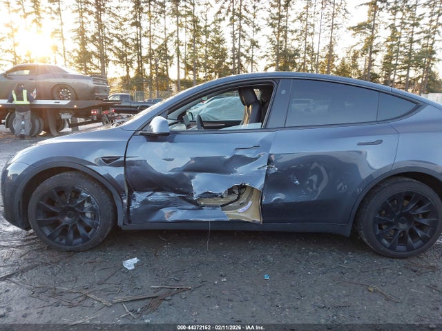 2023 Tesla Model Y Awd/long Range Dual Motor All-wheel Drive მანქანა იყიდება აუქციონზე, vin: 7SAYGDEE4PF957109, აუქციონის ნომერი: 44372152