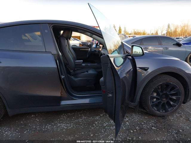 2023 Tesla Model Y Awd/long Range Dual Motor All-wheel Drive მანქანა იყიდება აუქციონზე, vin: 7SAYGDEE4PF957109, აუქციონის ნომერი: 44372152
