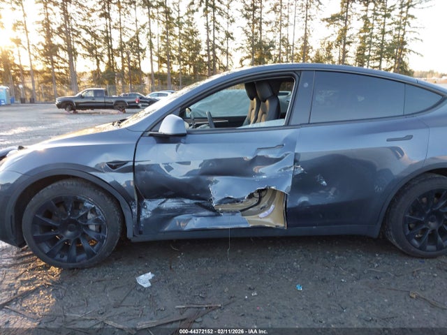 2023 Tesla Model Y Awd/long Range Dual Motor All-wheel Drive მანქანა იყიდება აუქციონზე, vin: 7SAYGDEE4PF957109, აუქციონის ნომერი: 44372152
