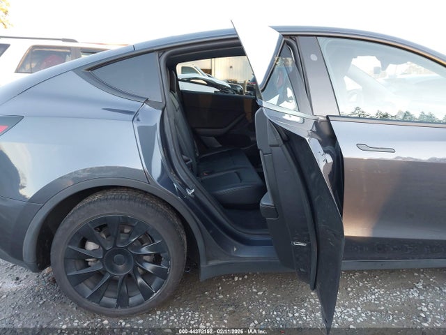 2023 Tesla Model Y Awd/long Range Dual Motor All-wheel Drive მანქანა იყიდება აუქციონზე, vin: 7SAYGDEE4PF957109, აუქციონის ნომერი: 44372152
