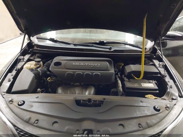 44372214 :رقم المزاد ، 1C3CCCAB2FN723760 vin ، 2015 Chrysler 200 Limited مزاد بيع