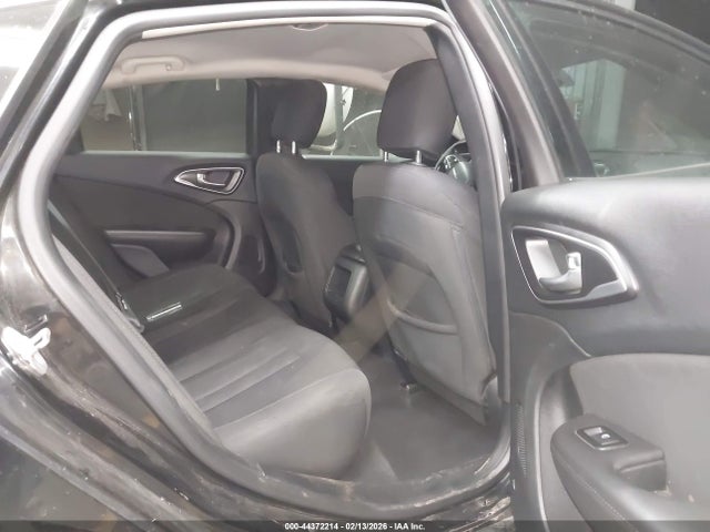 44372214 :رقم المزاد ، 1C3CCCAB2FN723760 vin ، 2015 Chrysler 200 Limited مزاد بيع