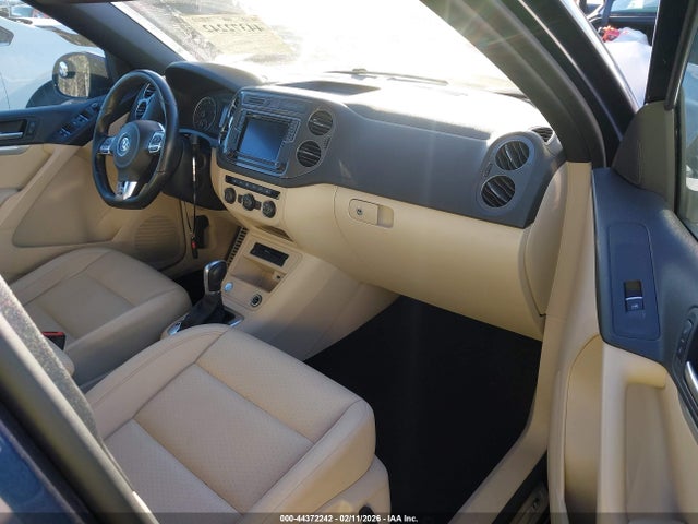 Продаж на аукціоні авто 2016 Volkswagen Tiguan R-line/s/se/sel, vin: WVGAV7AXXGW044990, номер лоту: 44372242