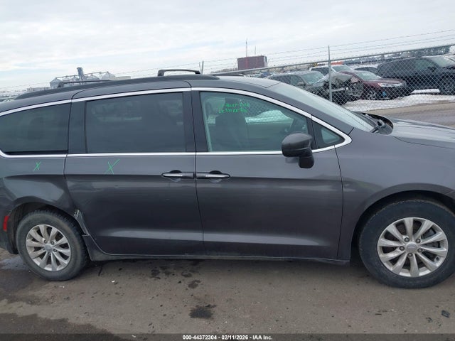 Продаж на аукціоні авто 2018 Chrysler Pacifica Touring Plus, vin: 2C4RC1FG2JR101556, номер лоту: 44372304