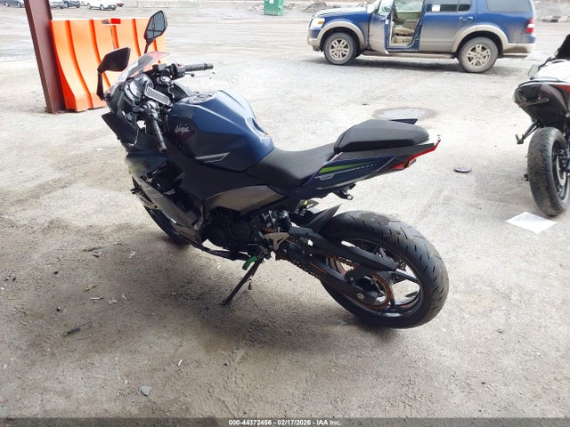 44372456 :رقم المزاد ، JKAEXKG14NDAJ0815 vin ، 2022 Kawasaki Ex400 مزاد بيع