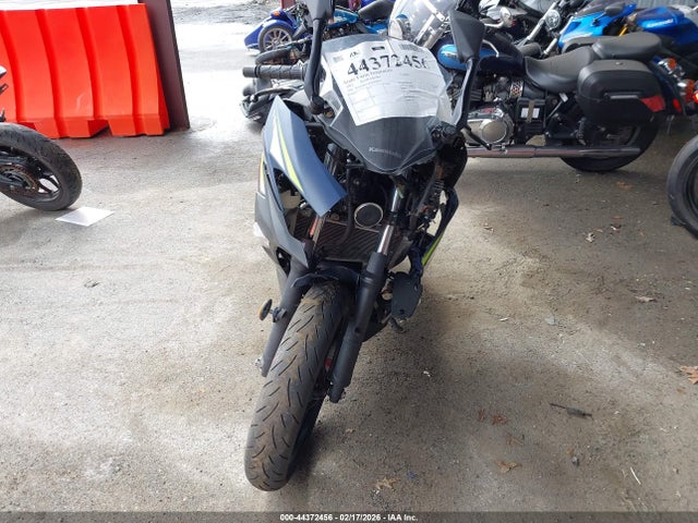 44372456 :رقم المزاد ، JKAEXKG14NDAJ0815 vin ، 2022 Kawasaki Ex400 مزاد بيع