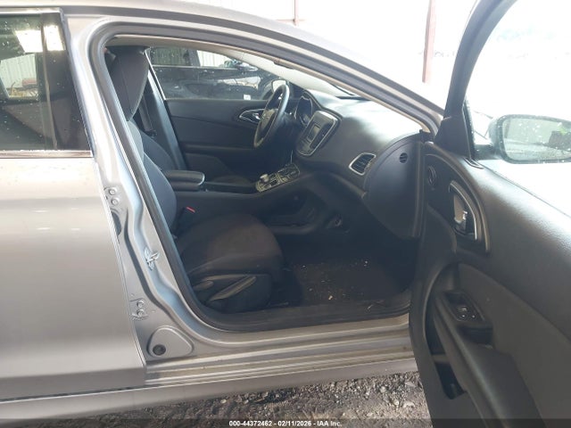 2015 Chrysler 200 Limited მანქანა იყიდება აუქციონზე, vin: 1C3CCCAB9FN600358, აუქციონის ნომერი: 44372462
