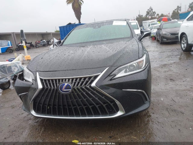 58ADA1C17NU021134 Lexus ES 300H