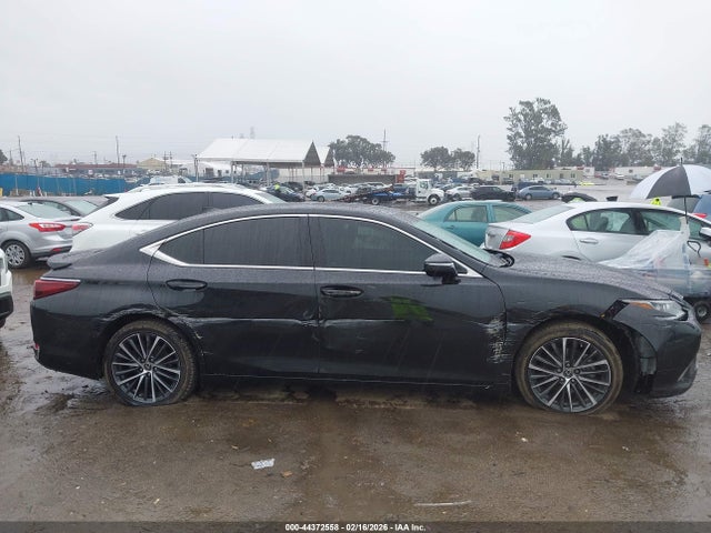 58ADA1C17NU021134 Lexus ES 300H