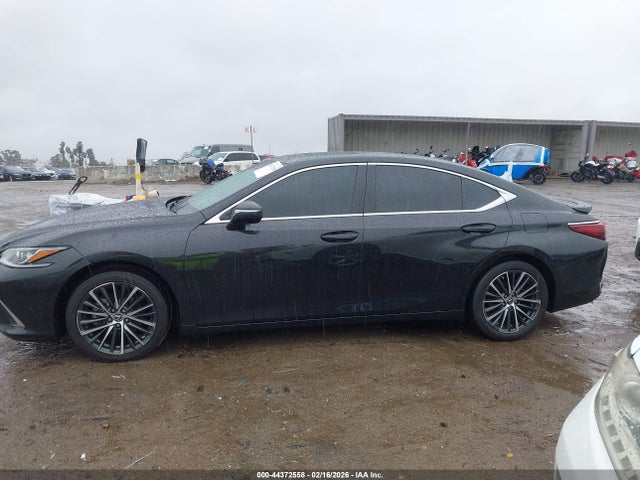 58ADA1C17NU021134 Lexus ES 300H