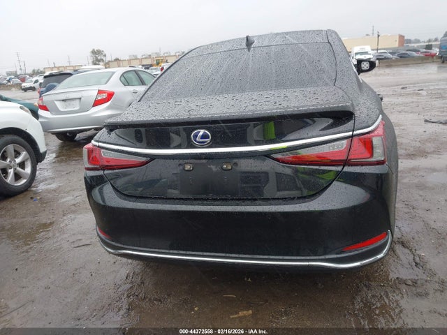 58ADA1C17NU021134 Lexus ES 300H