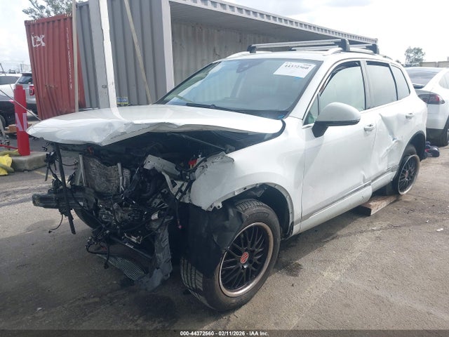 2017 VOLKSWAGEN TOUAREG WVGEF7BP0HD005299 Photo 1