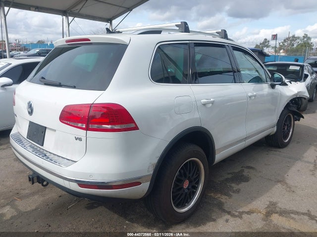 2017 VOLKSWAGEN TOUAREG WVGEF7BP0HD005299 Photo 3
