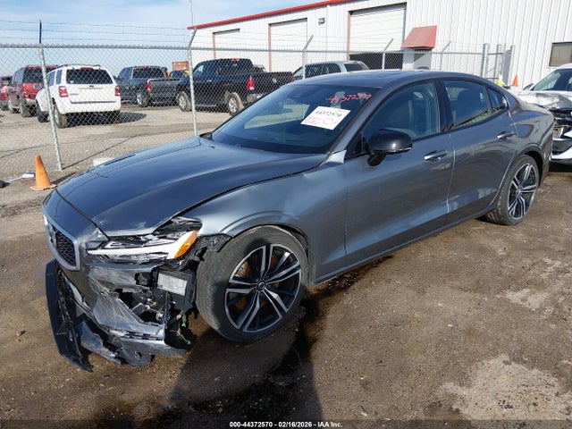 2019 VOLVO S60 7JRA22TM7KG014031 Photo 1