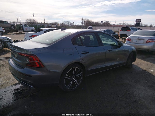 2019 VOLVO S60 7JRA22TM7KG014031 Photo 3