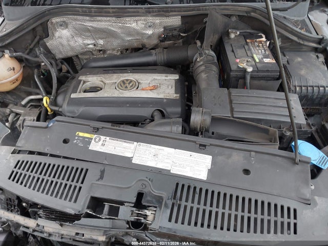 WVGBV7AX8GW598856 Volkswagen TIGUAN S