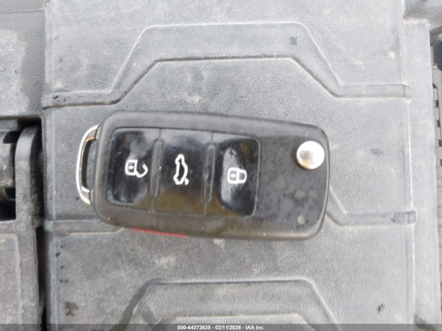 WVGBV7AX8GW598856 Volkswagen TIGUAN S