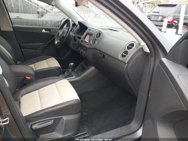 WVGBV7AX8GW598856 Volkswagen TIGUAN S