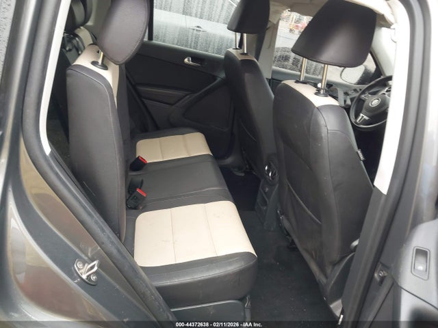 WVGBV7AX8GW598856 Volkswagen TIGUAN S