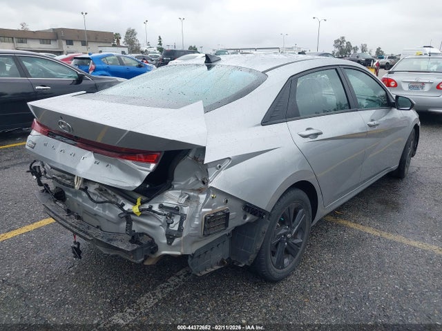 5NPLM4AG3MH029361 Hyundai ELANTRA SEL