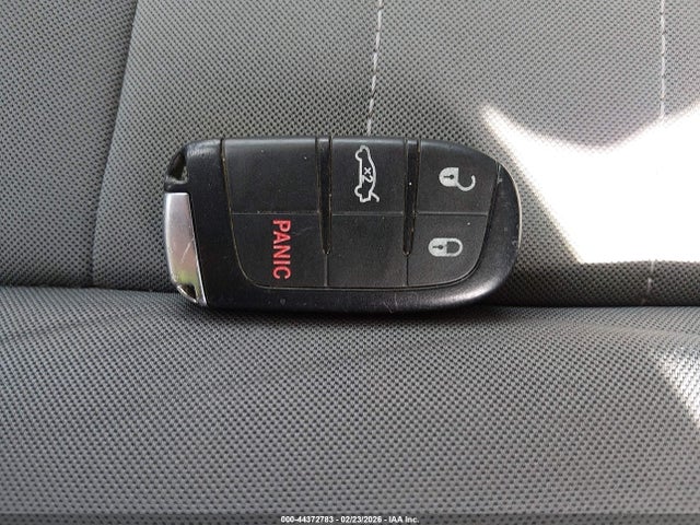 2015 Chrysler 200 Limited მანქანა იყიდება აუქციონზე, vin: 1C3CCCABXFN697229, აუქციონის ნომერი: 44372783