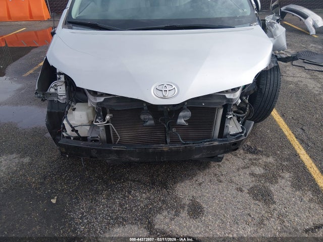 5TDYK3DC5ES445597 Toyota Sienna Xle V6 8 Passenger