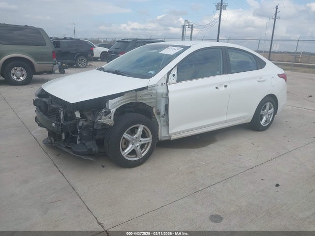 Hyundai ACCENT SE 2018 3KPC24A32JE012375 Image 2