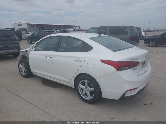 Hyundai ACCENT SE 2018 3KPC24A32JE012375 Image 3
