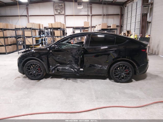 2022 Tesla Model Y Long Range Dual Motor All-wheel Drive მანქანა იყიდება აუქციონზე, vin: 7SAYGAEE4NF515913, აუქციონის ნომერი: 44372836