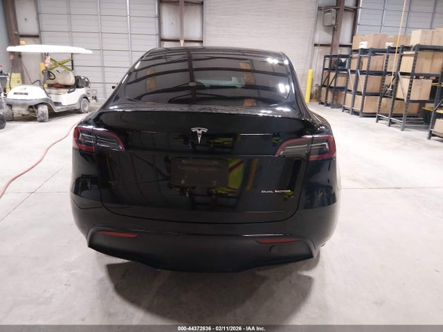 2022 Tesla Model Y Long Range Dual Motor All-wheel Drive მანქანა იყიდება აუქციონზე, vin: 7SAYGAEE4NF515913, აუქციონის ნომერი: 44372836