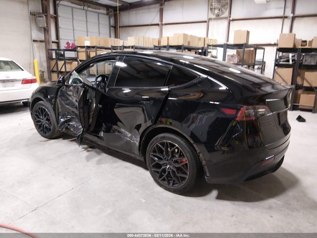2022 Tesla Model Y Long Range Dual Motor All-wheel Drive მანქანა იყიდება აუქციონზე, vin: 7SAYGAEE4NF515913, აუქციონის ნომერი: 44372836