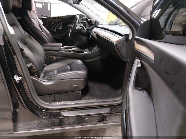 2022 Tesla Model Y Long Range Dual Motor All-wheel Drive მანქანა იყიდება აუქციონზე, vin: 7SAYGAEE4NF515913, აუქციონის ნომერი: 44372836